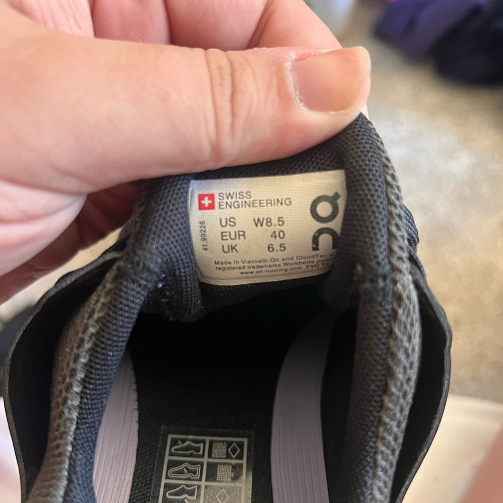 Slightly Used On Cloud Cloud Swift - image 4